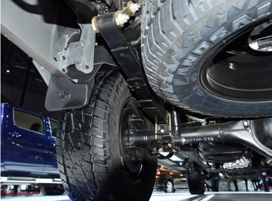 路遇土豪 “猛禽”婚车够霸气，可一打听，这车居然才卖10万出头