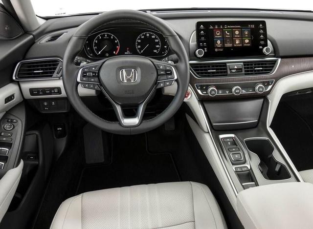 迈腾还想当标杆？这台5.6秒的车不同意！16万还配10AT