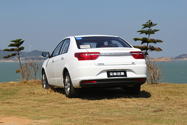 后百万辆时代的全新家轿 试驾吉利全新远景