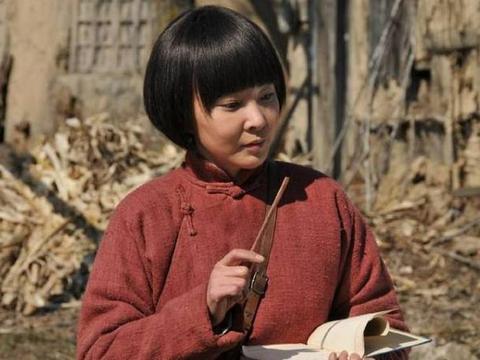 此女文武双全,跟儿子是黄埔同期同学,与鬼子拼刺刀重伤不下火线