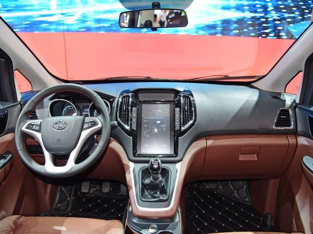 空间大宝骏730太多，长安的MPV却靠脸吃饭