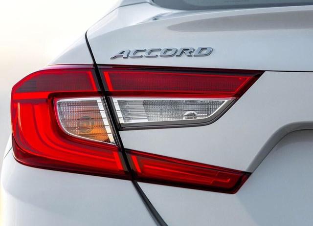 迈腾还想当标杆？这台5.6秒的车不同意！16万还配10AT