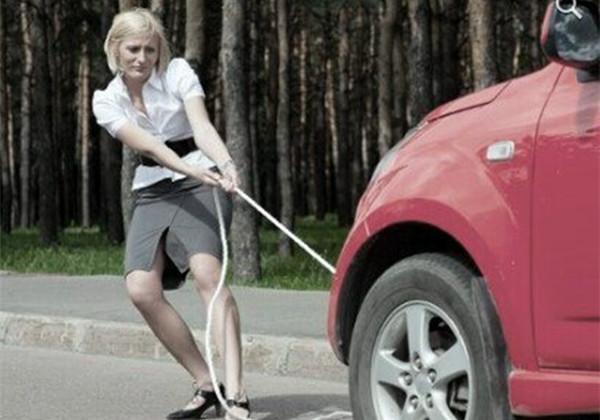 路上电瓶灯亮了，真的可以继续开吗？得分情况