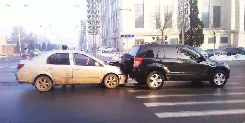 这个300元的东西号称“防追尾神器”，却人人骂其臭流氓！