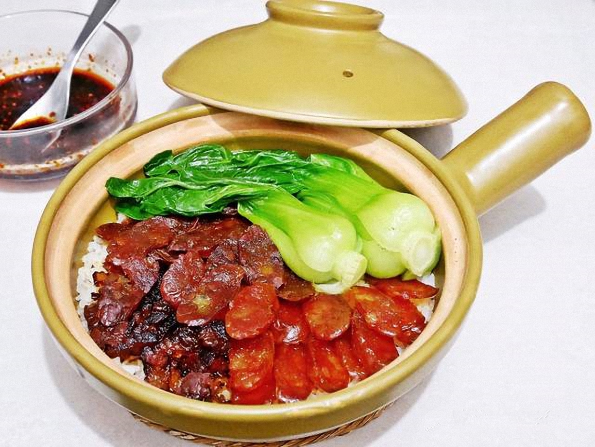 在家制作香喷喷的正宗广式腊味煲仔饭 好吃就在这关键的一个步骤