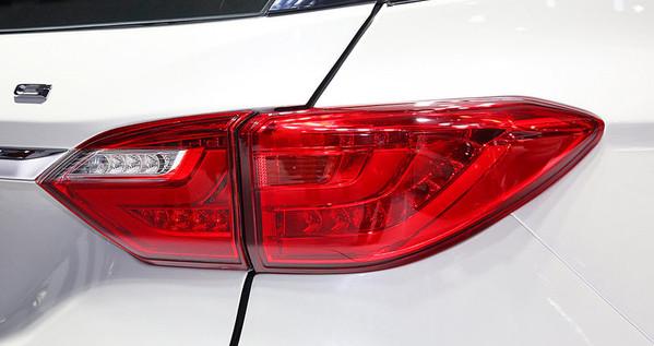 这SUV车标比肩跃马法拉利，内饰像低配版宝马，居然才6万起