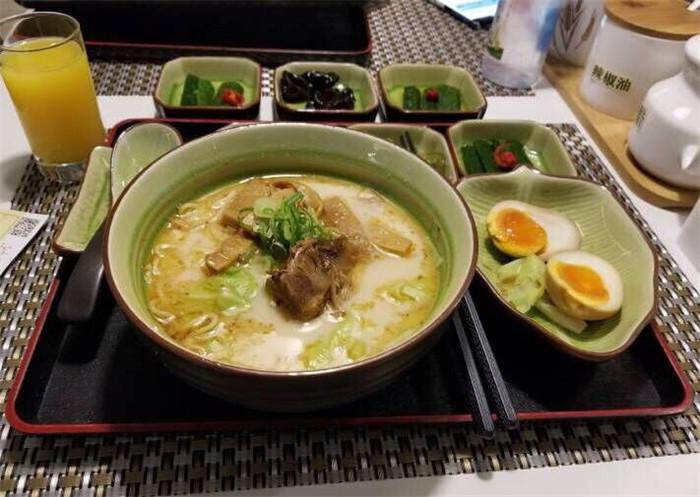 网友们晒出的机场免费午餐吃货为了这么好吃的美食我也要去坐飞机