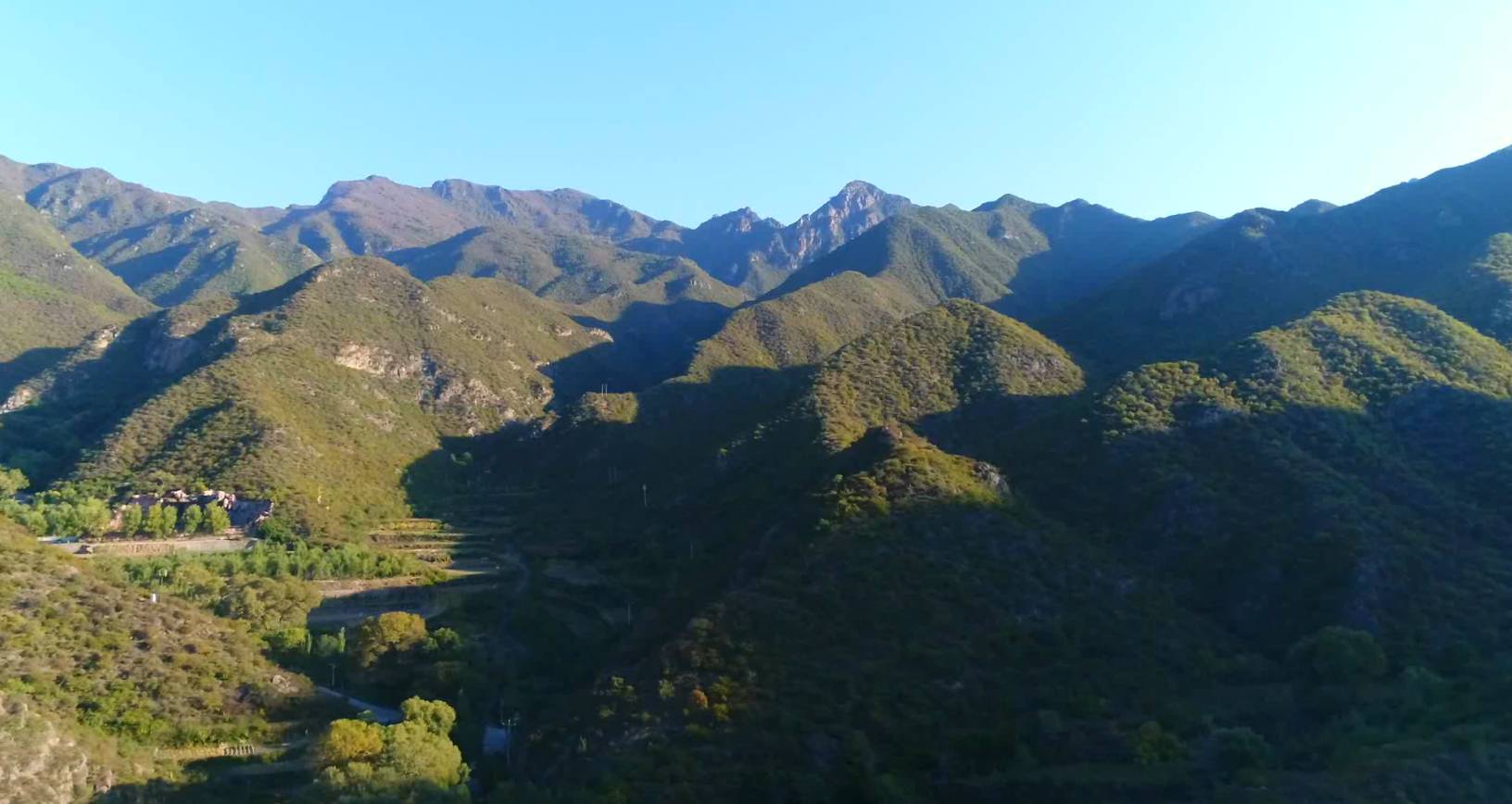 这个地方不仅风景优美，而且历史丰富