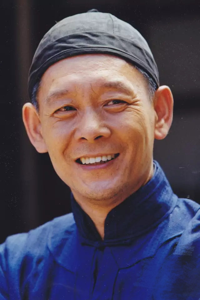 曾跑了40年的龙套,为了角色挖过煤掏过粪,今家庭幸福儿子争气