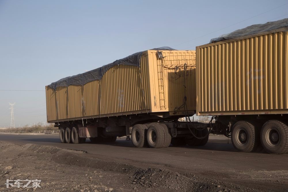 这里被称为超载的天堂,车厢加长加宽,不挂牌照,百吨王随处可见