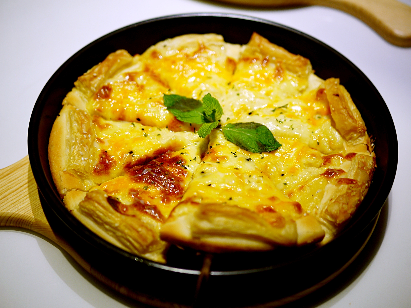 起酥榴莲芝士披萨 黑松露奶酪手工披萨:和榴莲披萨一下,香喷喷的, 美