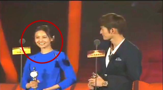 张翰和郑爽分手后同台登场,张翰问郑爽:可以拥