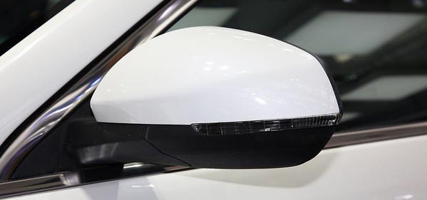 这SUV车标比肩跃马法拉利，内饰像低配版宝马，居然才6万起