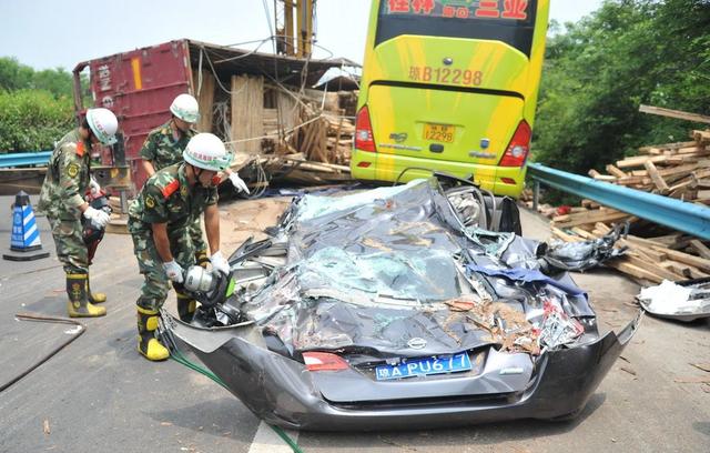 高速开车这几个大忌，不听劝的，连后悔的机会都没有