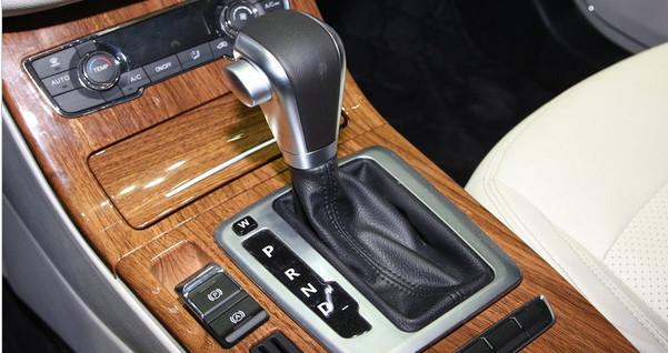 这SUV车标比肩跃马法拉利，内饰像低配版宝马，居然才6万起