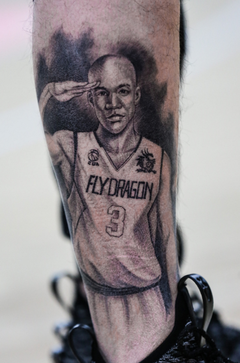 铁杆粉丝纹马布里头像对其表白,但马布里今年就退役下次你纹谁?