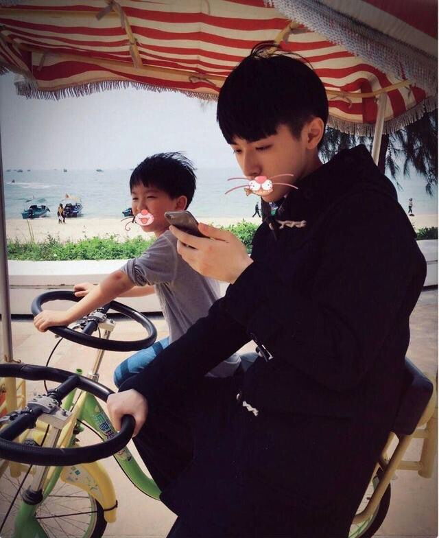 这位99年出生的小男生,关晓彤的绯闻初恋男友