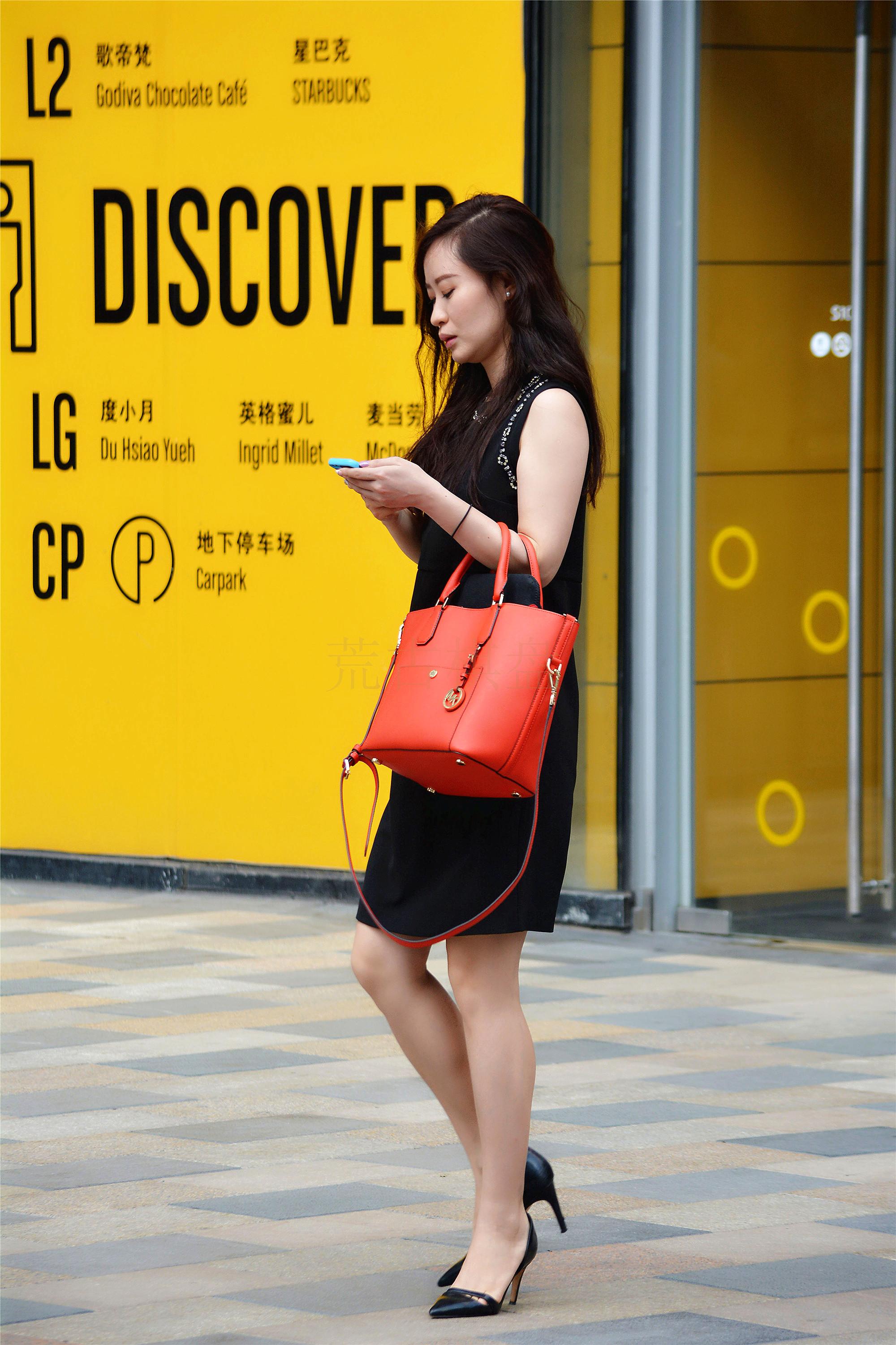 街拍:尖头细高跟,时尚之路的必备法宝之一