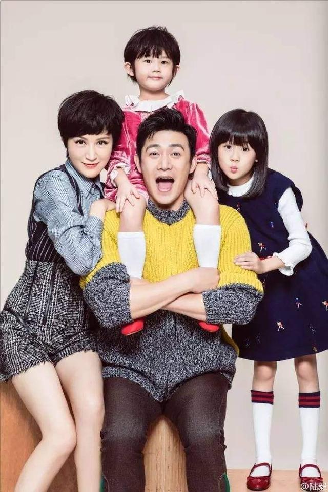 天生嘴巴长得歪,颜值比不过张娜拉,如今两个女