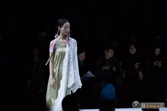 中国国际时装周：生活在左2018SS春夏新品发布会