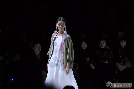 中国国际时装周：生活在左2018SS春夏新品发布会