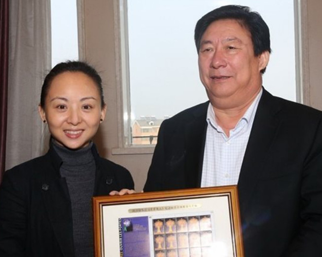 40岁邰丽华近况:拒绝富商8年求爱,嫁穷小子过一生!