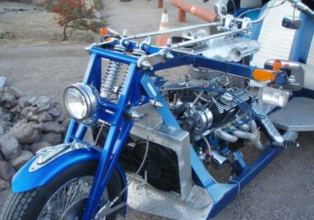 车主把福特野马改装成了三轮车,改装之后的车太棒了!