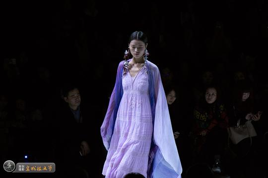 中国国际时装周：生活在左2018SS春夏新品发布会