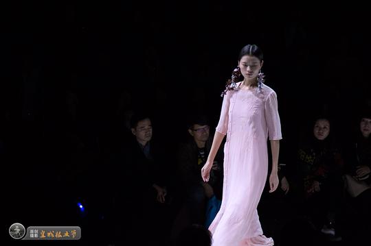 中国国际时装周：生活在左2018SS春夏新品发布会