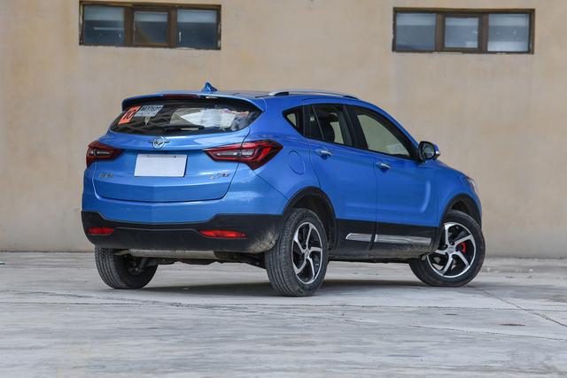 很多地方它成了“街车”，性价比比哈弗高，看不起马自达