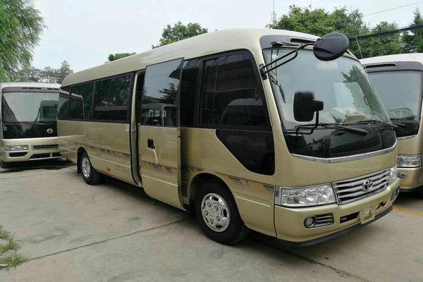 丰田考斯特，大领导考察首选座驾，可配双人床或独立卫生间！