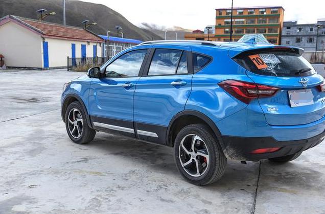 很多地方它成了“街车”，性价比比哈弗高，看不起马自达