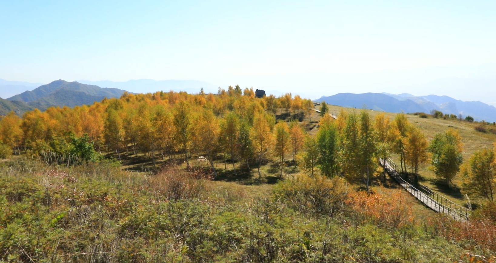 这个地方不仅风景优美，而且历史丰富
