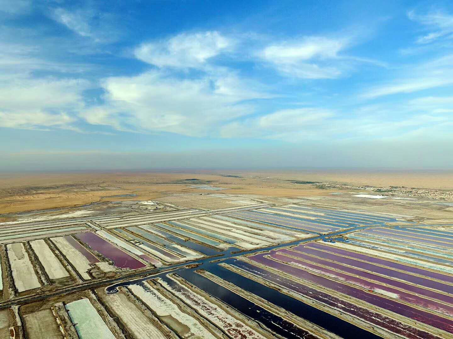 吉兰泰盐湖田,最色彩斑斓的盐湖田