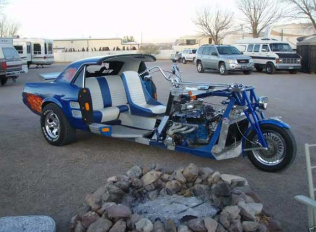 车主把福特野马改装成了三轮车,改装之后的车太棒了!