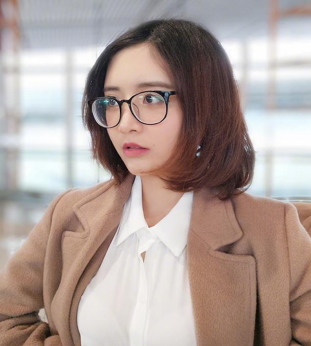 陈一发机场留影,评价近日生活状态,感言:就像在娱乐圈的感觉!