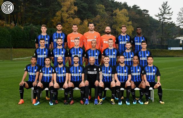 国际米兰拍摄全家福!斯帕莱蒂妙笔生花,全面升华伊卡尔迪