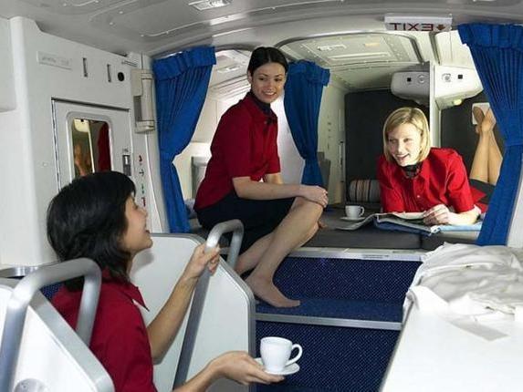 飞机上的空姐在哪里睡觉休息你知道吗