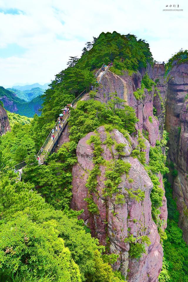 中国最高大的天然大佛,高达919米,逼真程度令人称奇!