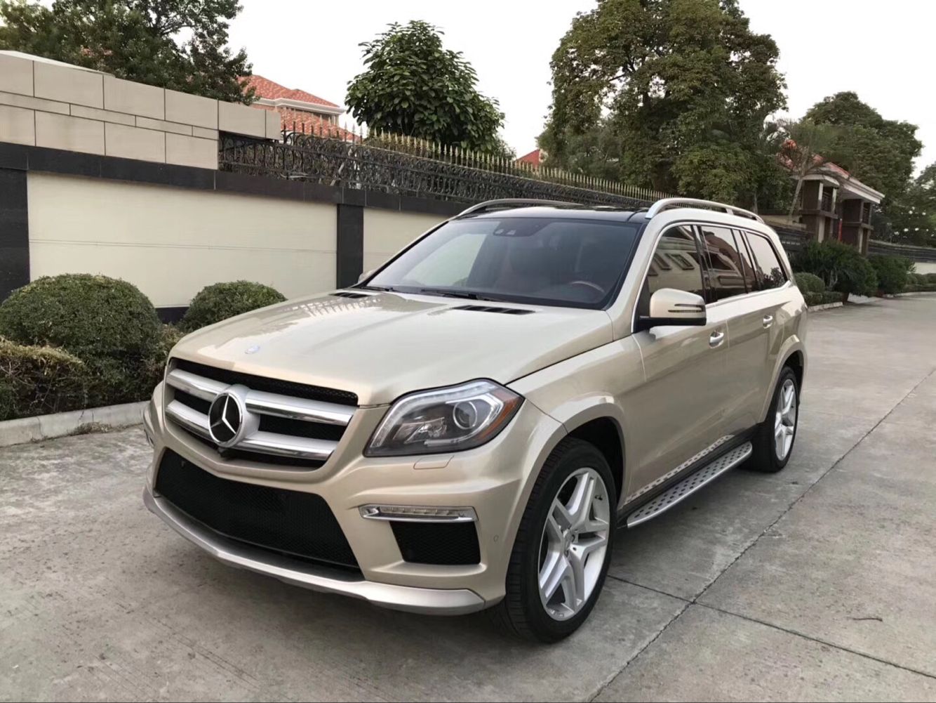 15年奔驰gl55040多万出售