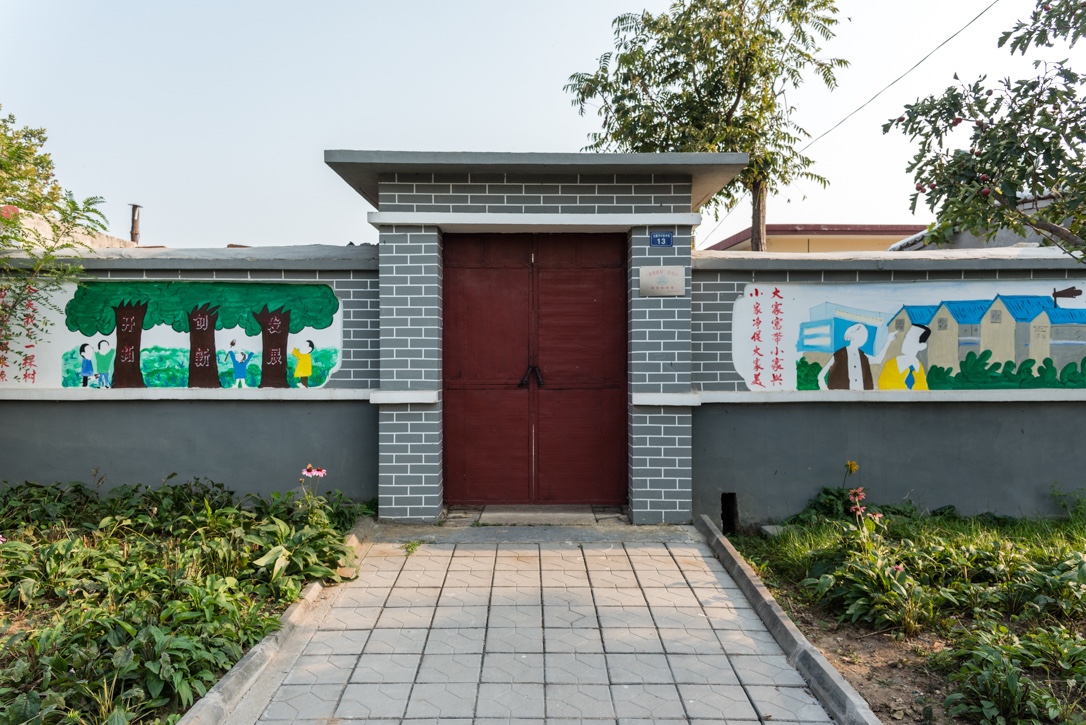 北戴河村处处是壁画墙 都跟新农村生活有关