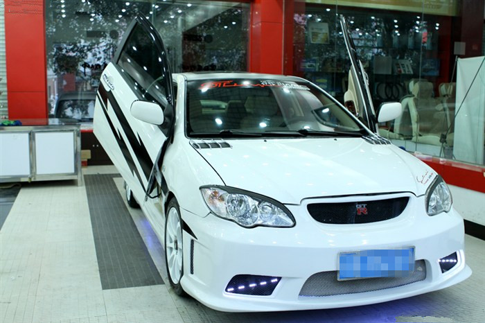 小伙买比亚迪f3,花几万改装,谁曾想比跑车还炫,众泰都比不上