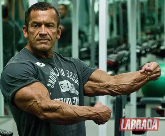 今天,中国第一张男子健美的ifbb职业卡诞生了!