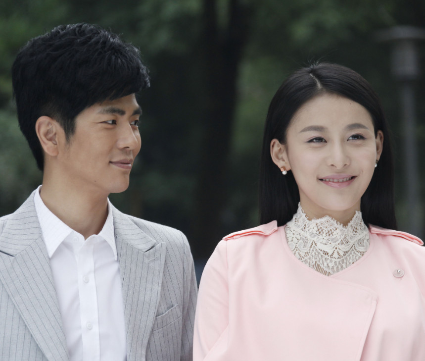 31岁贾青直播过生日自己做蛋糕十分俏皮可爱