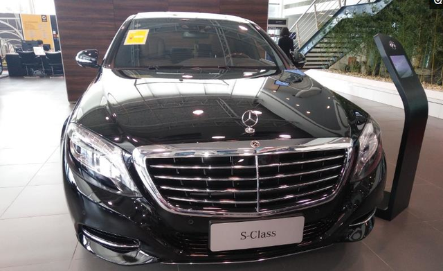 百万"大奔"被车主硬生生装饰成奥拓 快来吃药!