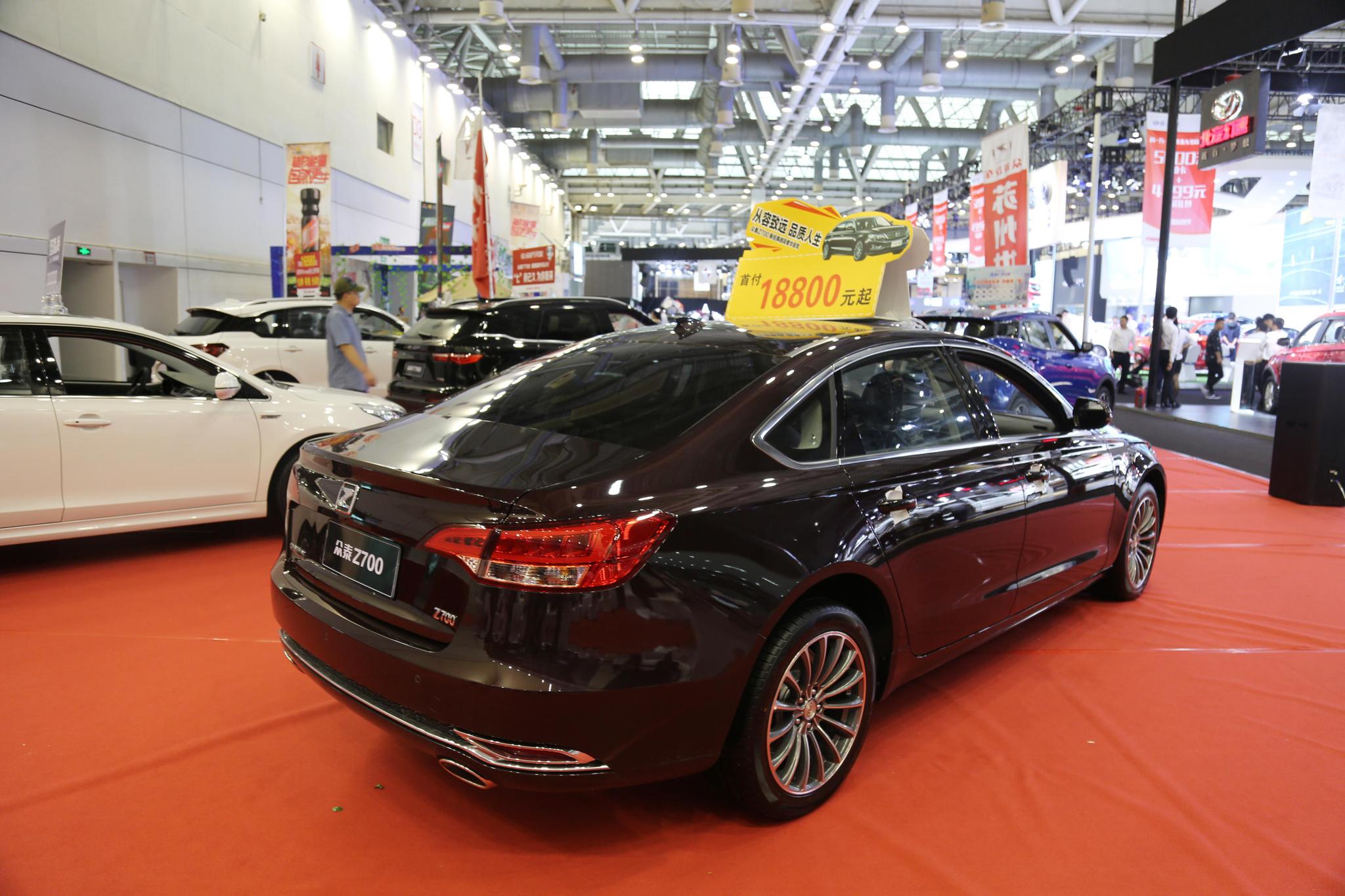 众泰汽车z700,10万级别c级豪华家轿,车展实拍!
