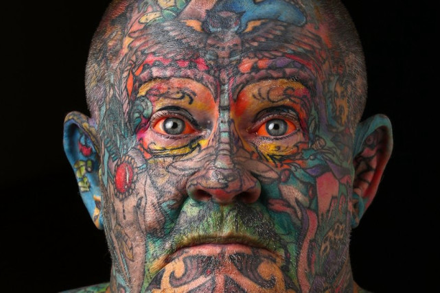 甚至连眼球也没放过,纹身过的人应该都清楚纹身有多疼痛,所以应该会