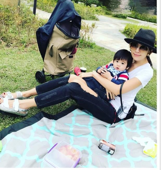 林志颖虽不晒老婆,其实陈若仪素颜也很美,双胞