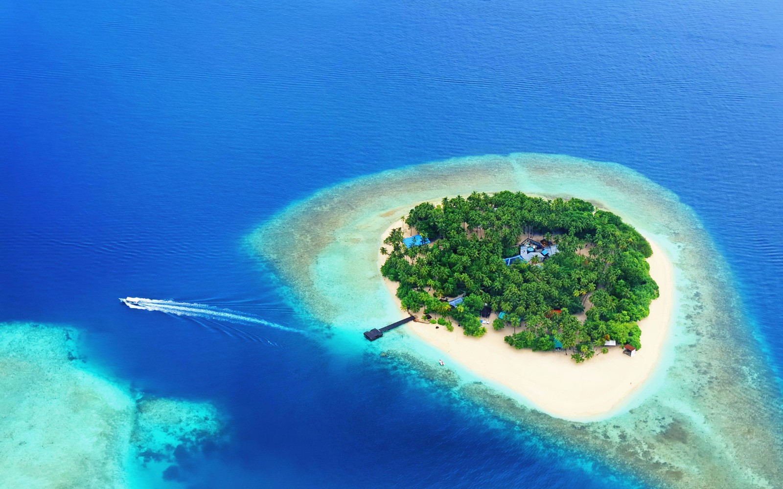 八张与世隔绝的海岛照片,还好没被困在上面,最后一座心形岛