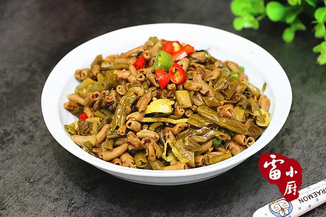 农村人爱吃的咸菜,搭配它一起炒,连吃一星期都不腻,给力